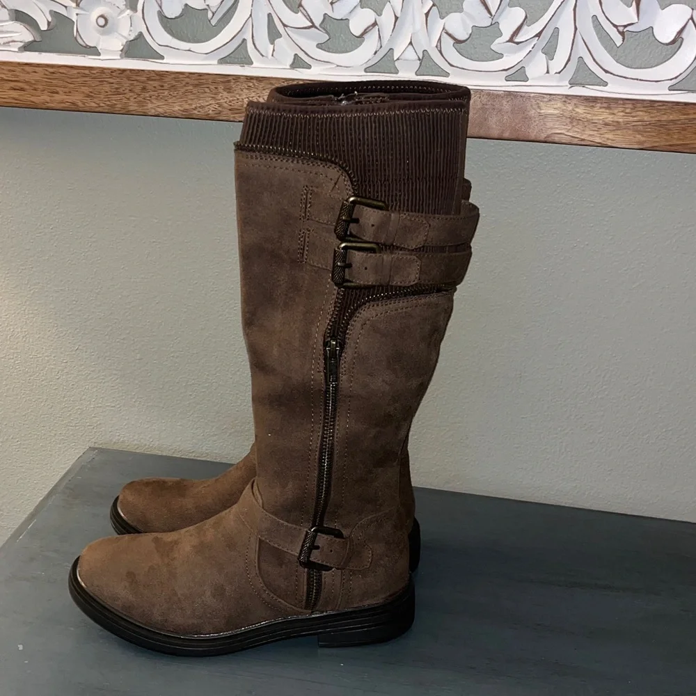 White Mountain Mazed Brown Faux Suede Tall Riding Buckle & Zip Boots sz 5.5 NWT